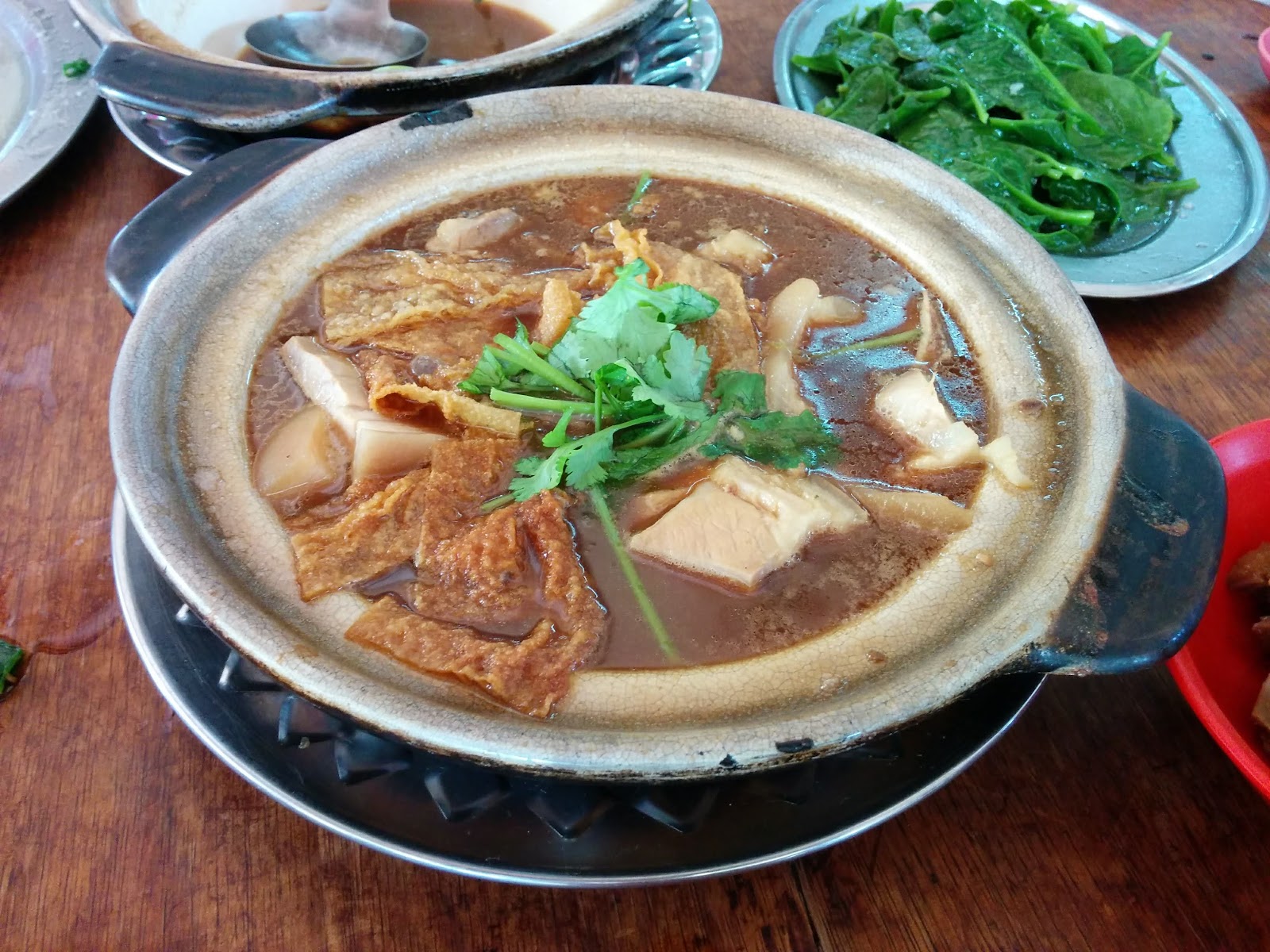 潮洲平瓦煲肉骨茶